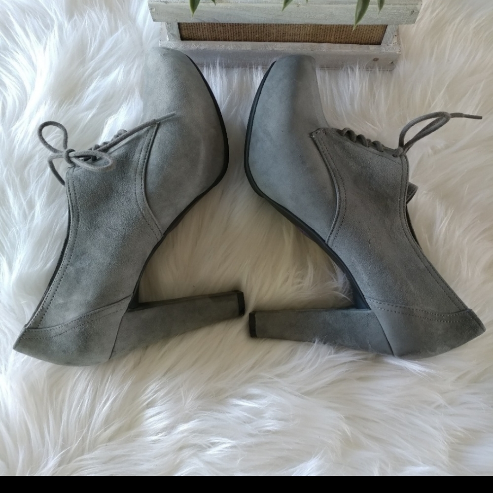 Shoes - Picture 4 of 7
